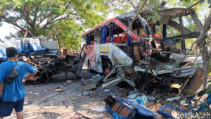 Kecelakaan Bus di Ngawi: Tiga Meninggal Dunia dan Belasan Luka (antaranews)